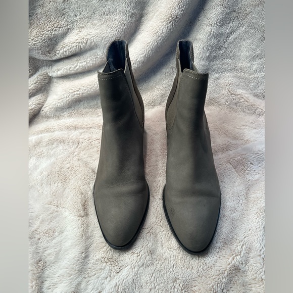 Seychelles Chelsea Nubuck Booties Size 8.5 - Picture 3 of 9